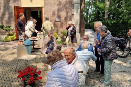 20250609 Koffie voor het Lambertuskerkje.jpg