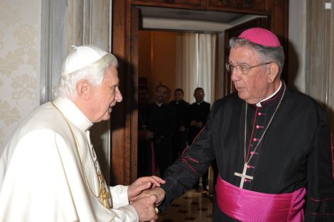 Bisschop Hugo van Steekelenburg nu echt emeritus