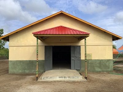 Opening kerk in Baharini Kenia dankzij kringloopwinkel Wateringen/Kwintsheul